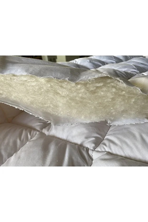 Çift Kişilik Merinos Kuzu Yünü Yorgan(195 x 215 cm) + İki Adet Boncuk Yünü Yastık